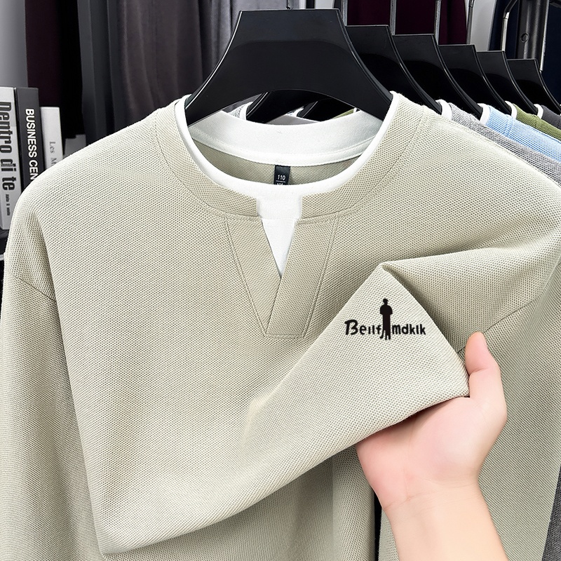 Mens Fashion Clothes - 最新ファッショントレンド：綿100％のメンズ用、重ね着風デザインの長袖Tシャツ。春・秋に最適で、着心地が良く、ビジネスシーンにも合う。